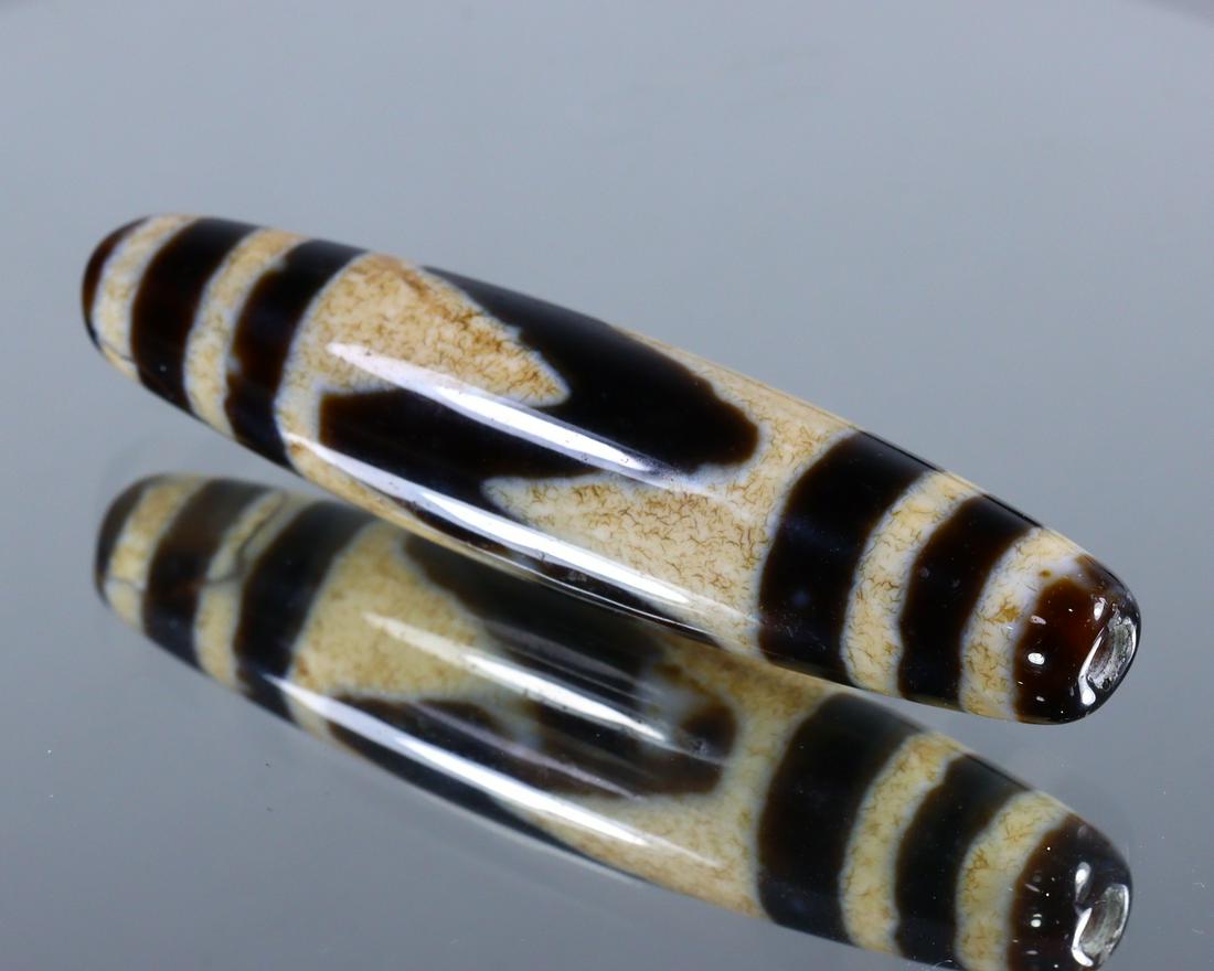 Himalayan Tibetan Agate Tiger Tooth Chong Dzi Bead Etched 14g 5.7x1.3cm: Thousand Planet Auction House Treasure Auction Day, all major kinds of Mineral, you will find in today's auctions. Join us and add our auction into your calendar. Today auction including Artifacts, Mi