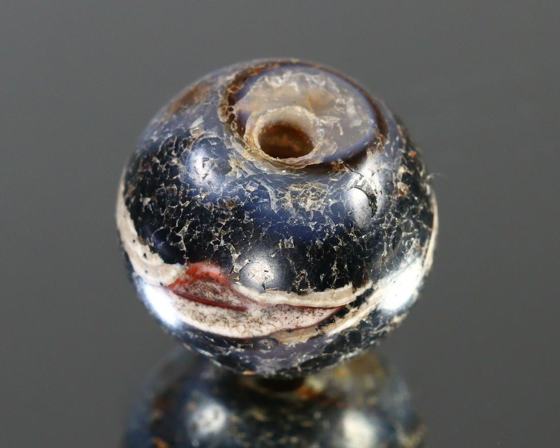 Antique Old Himalayan Tibetan Bhaisajyaguru dZi Bead 3.7g 1.4x1.2cm (1 of 6)