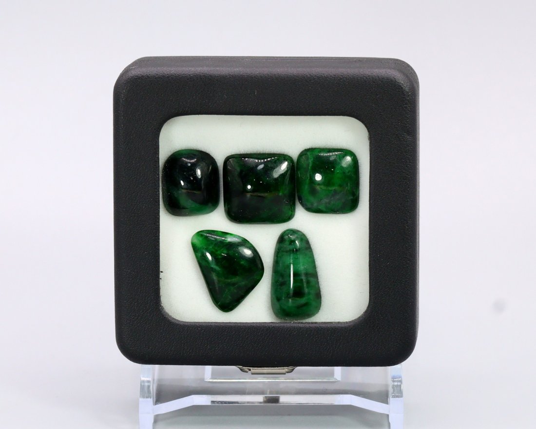 Box of Burmese Imperial Green Loose Maw Sit Sit Jade 5Pcs 35.3Ct 13.6x13.6x5.2mm (1 of 3)