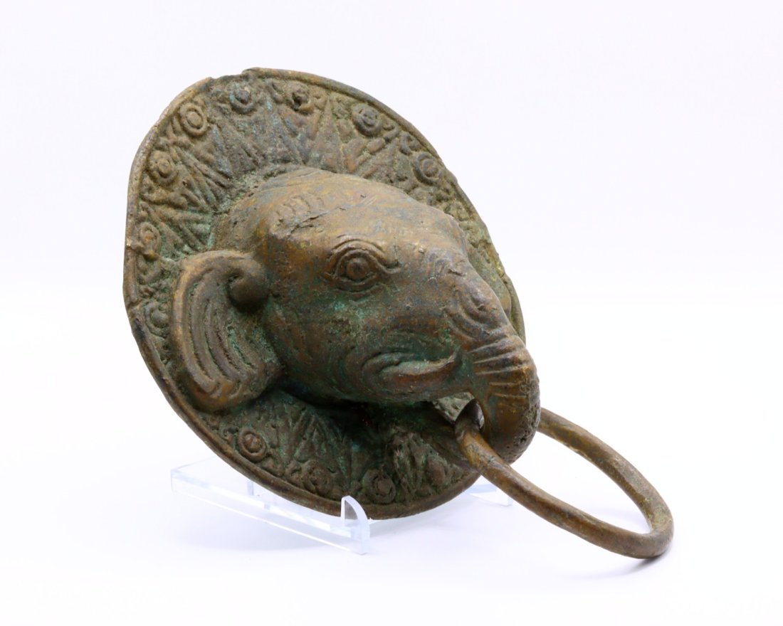 Siam Old Elephant Bronze Door Knock Antique 400grams 11.5x5.4cm: Thousand Planet Auction House Treasure Auction Day, all major kinds of Mineral, you will find in today's auctions. Join us and add our auction into your calendar. Today auction including Artifacts, Mi