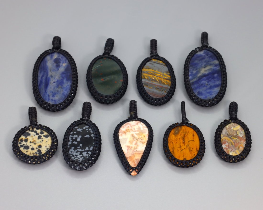 Group of 9 Mixed Kind of Pendant Locket: Thousand Planet Auction House Treasure Auction Day, all major kinds of Mineral, you will find in today's auctions. Join us and add our auction into your calendar. Today auction including Artifacts, Mi