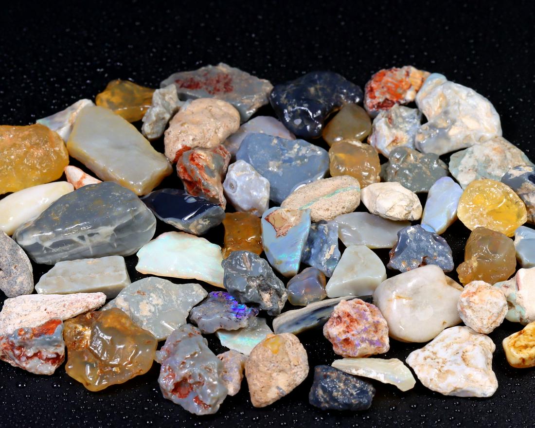 314Ct Group of Australian Lightning Ridge Dark Black Opal Rough: Thousand Planet Auction House Treasure Auction Day, all major kinds of Mineral, you will find in today's auctions. Join us and add our auction into your calendar. Today auction including Artifacts, Mi