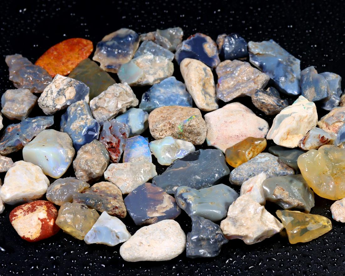308Ct Group of Australian Lightning Ridge Dark Black Opal Rough: Thousand Planet Auction House Treasure Auction Day, all major kinds of Mineral, you will find in today's auctions. Join us and add our auction into your calendar. Today auction including Artifacts, Mi