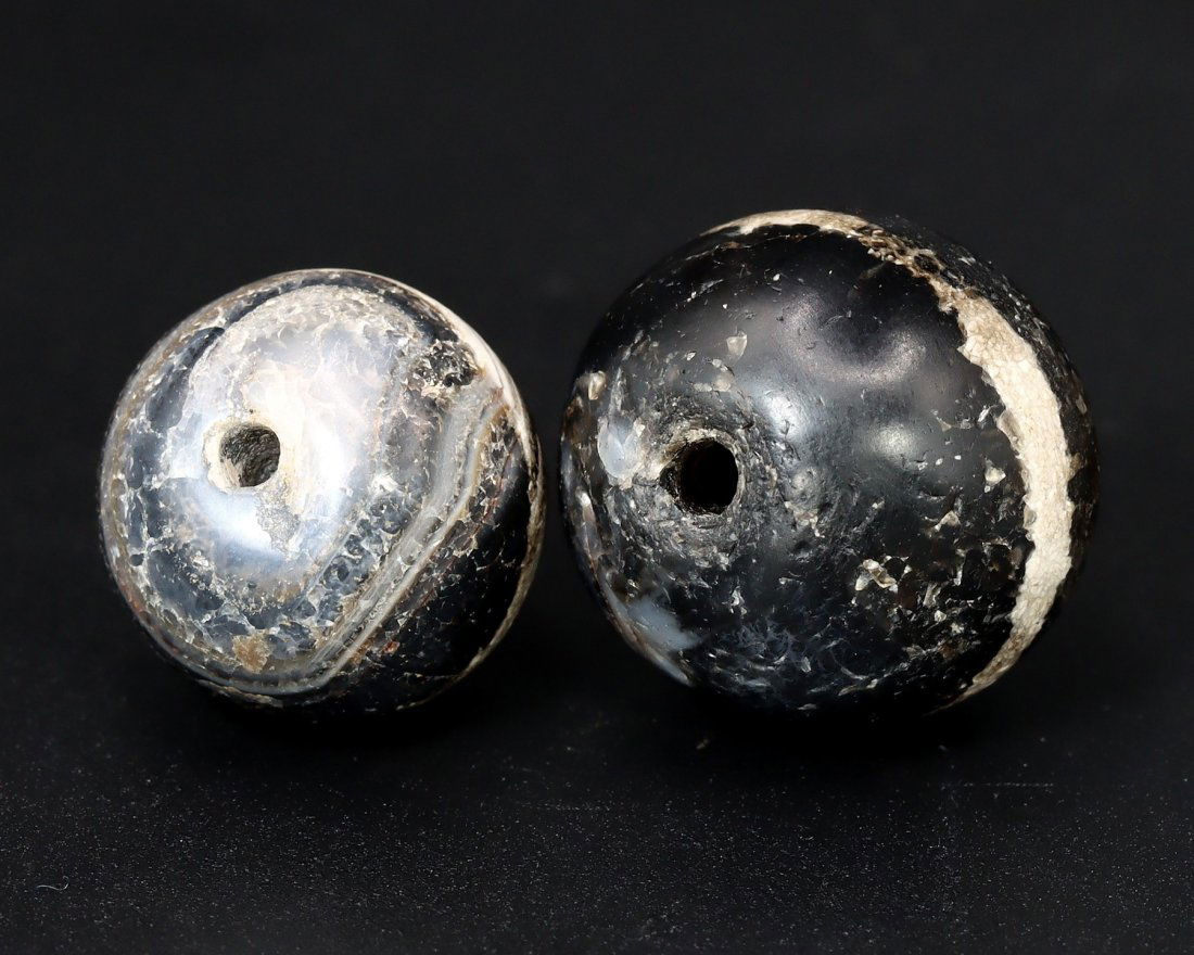 2 Pieces Old EYE BEADS Tibetan Agate Bhaisajyaguru dZi Beads (1 of 4)
