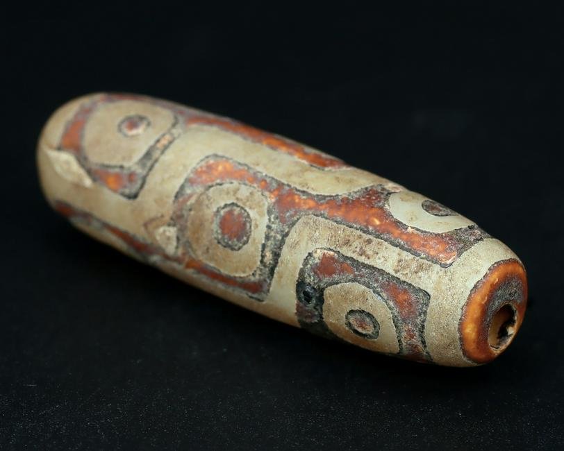 An Himalayan Tibetan 9 Eyes Agate Antique dZi Bead (1 of 5)