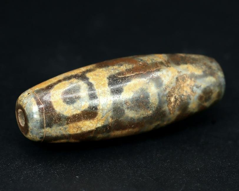 An Himalayan Tibetan 9 Eyes Agate Antique dZi Bead (1 of 5)