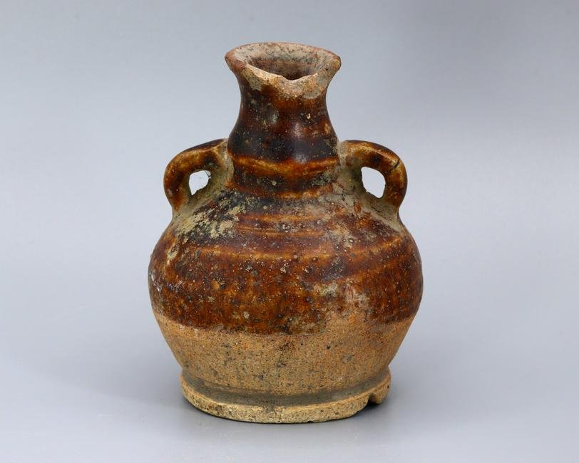 Thai Antique Glazed Ceramic Jar Late Sukhothai Period - Early Ayutthaya Period: Thai Antique Glazed Ceramic Jar Late Sukhothai Period - Early Ayutthaya Period Dimension: 2 51/64 inch x 2 11/64 inches Period: Late Sukhothai - Early Ayutthaya Period