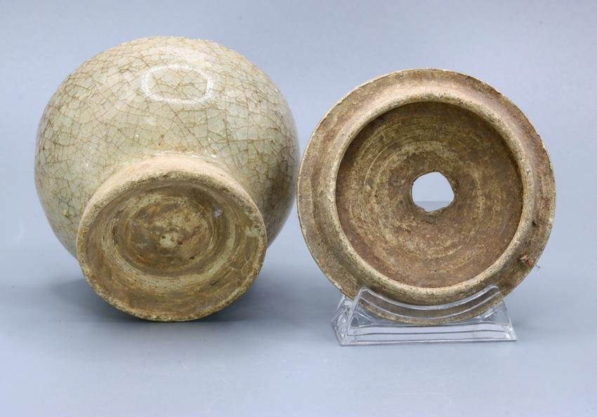 Chinese Yuan Dynasty Glazed Celadon Ceramic Jar with Cover (1 of 8)
