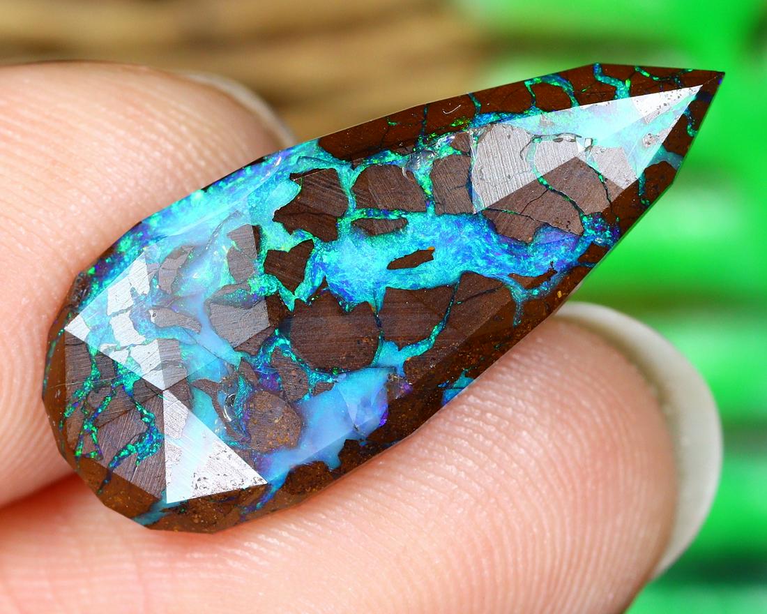 Australian Queensland Koroit Mine Loose Boulder Solid Opal Faceted: Highlight: Timed Auction, NO COMPETING BID, NO HIDDEN RESERVED PRICE, all auction lots starting at only $19 for all SOLID Australian Opals and rough parcel which is few hundreds dollar worth in the ac