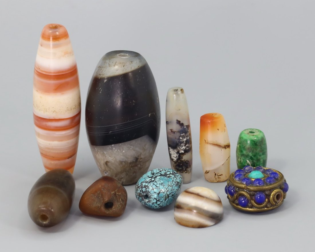 Group of Chinese Tibetan Carved Agate DZI Beads Collections: Group of Chinese Tibetan Carved Agate DZI Beads Collections. Approx. 21/64 inch (smaller), 1 13/16 inches (bigger). Signs of wear and age, refer to photos. The lot is sold in the condition it is in at
