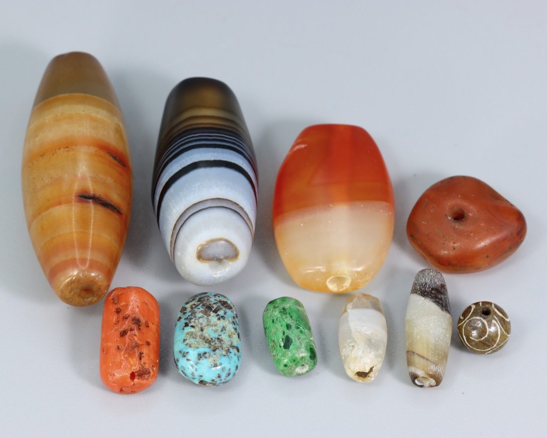 Group of Chinese Tibetan Carved Agate Carnelian dZi Beads Collections: Group of Chinese Tibetan Carved Agate Carnelian dZi Beads Collections. Approx. 5/16 inch (smaller), 1 7/8 inches (bigger). Signs of wear and age, refer to photos. The lot is sold in the condition it i