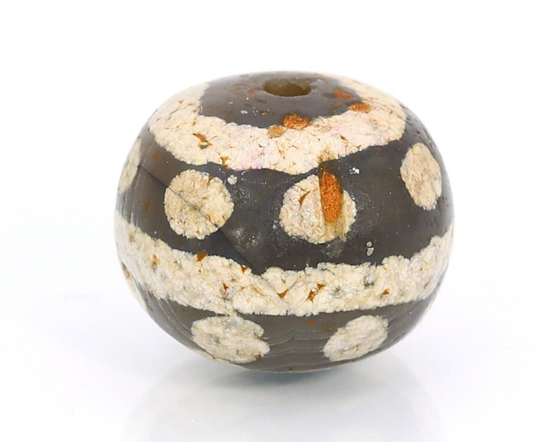 An Antique Western Asiatic Star Decorated Tibetan Etched Carnelian dZi Bead: Dimension: 10.5x8.8mm New - Produced within the last 20 years Vintage - Over 20 years of age but less than 100 years of age Antique - Over 100 years of age but less than 500 years of age Ancient - Ove