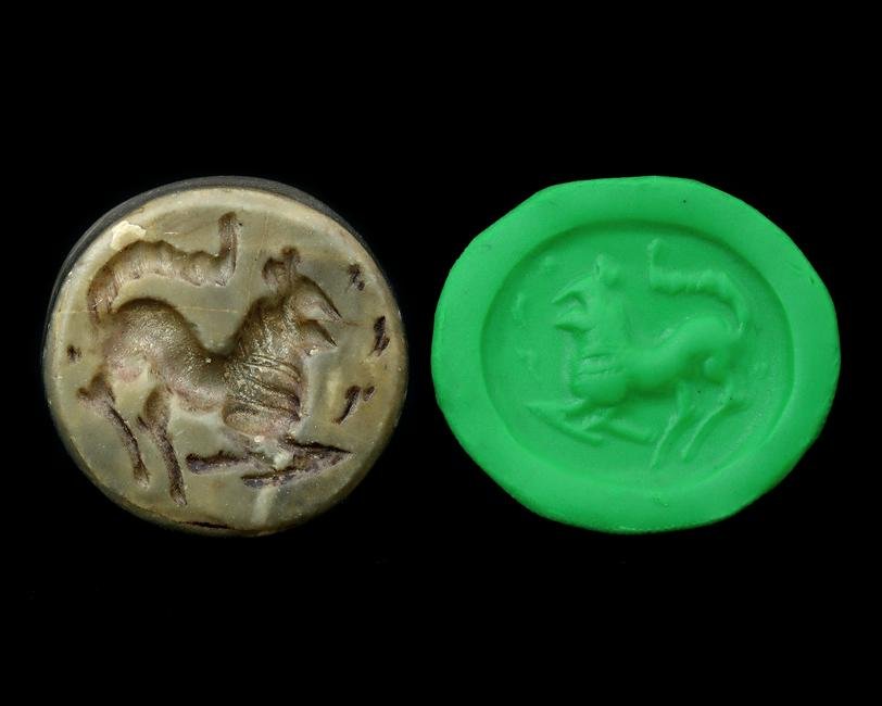 An Ancient Mesopotamian Jasper Stamp Seal Ancient Artifact Art Carving: Dimension: 20x11mm Thousand Planet Auction House Season 2 Asian Treasure Hunt Auction, auction including Abstract Oil Painting, Sculptures & Carvings, Statues & Statuettes, Bust Carving, Signet Rings,