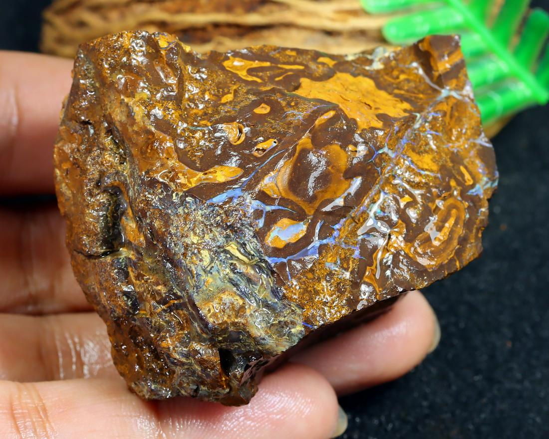 251Ct Australian Winton Mine Boulder Opal Rough: Dimension: 2 11/64 inches Thousand Planet Auction House Season 2 Asian Treasure Hunt Auction, auction including Abstract Oil Painting, Sculptures & Carvings, Statues & Statuettes, Bust Carving, Signet
