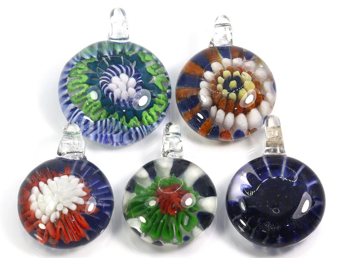 Five Assorted Murano Millefiori Glass Paperweights Venetian Art Glass Pendant Locket: Dimension: 1 27/32 inches (Biggest Size) Thousand Planet Auction House Season 2 Asian Treasure Hunt Auction, auction including Abstract Oil Painting, Sculptures & Carvings, Statues & Statuettes, Bust