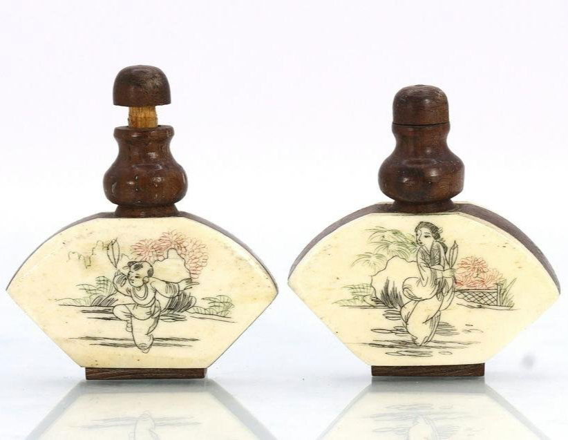 Two Wooden Brown Antique Chinese Snuff Bottles: Dimension: inches Thousand Planet Auction House Season 2 Asian Treasure Hunt Auction, auction including Abstract Oil Painting, Sculptures & Carvings, Statues & Statuettes, Bust Carving, Signet Rings,