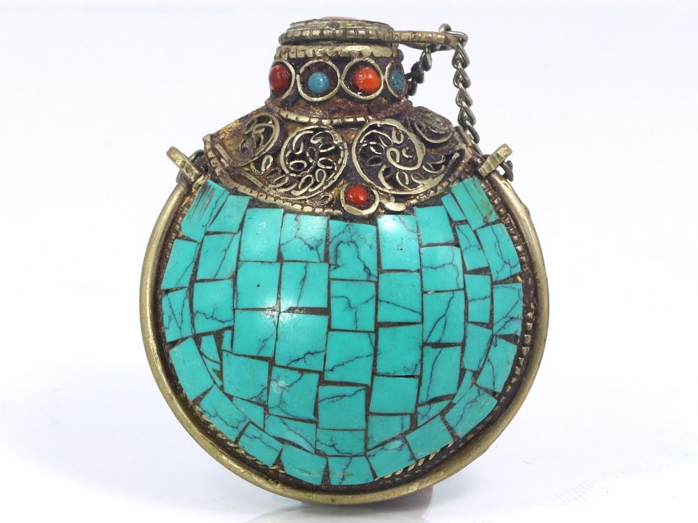 Antique Chinese Tibetan Inlay Coral and Turquoise Snuff Bottle: Length: 1 31/32 inches Thousand Planet Auction House Season 2 Asian Treasure Hunt Auction, auction including Abstract Oil Painting, Sculptures & Carvings, Statues & Statuettes, Bust Carving, Signet Ri