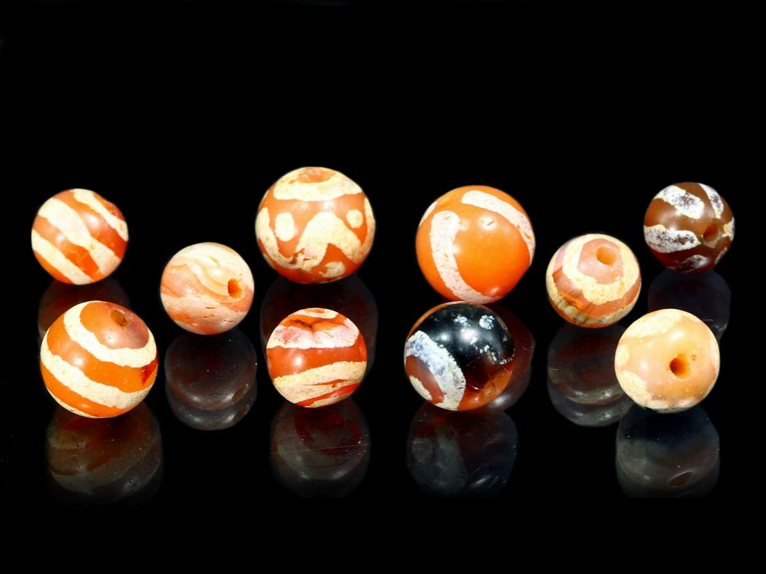 Ten Western Asiatic Ancient Etched Carnelian dZi Beads Asian Carving Art Antique: Length: 7x7x7mm Thousand Planet Auction House Season 2 Asian Treasure Hunt Auction, auction including Abstract Oil Painting, Sculptures & Carvings, Statues & Statuettes, Bust Carving, Signet Rings, Vi