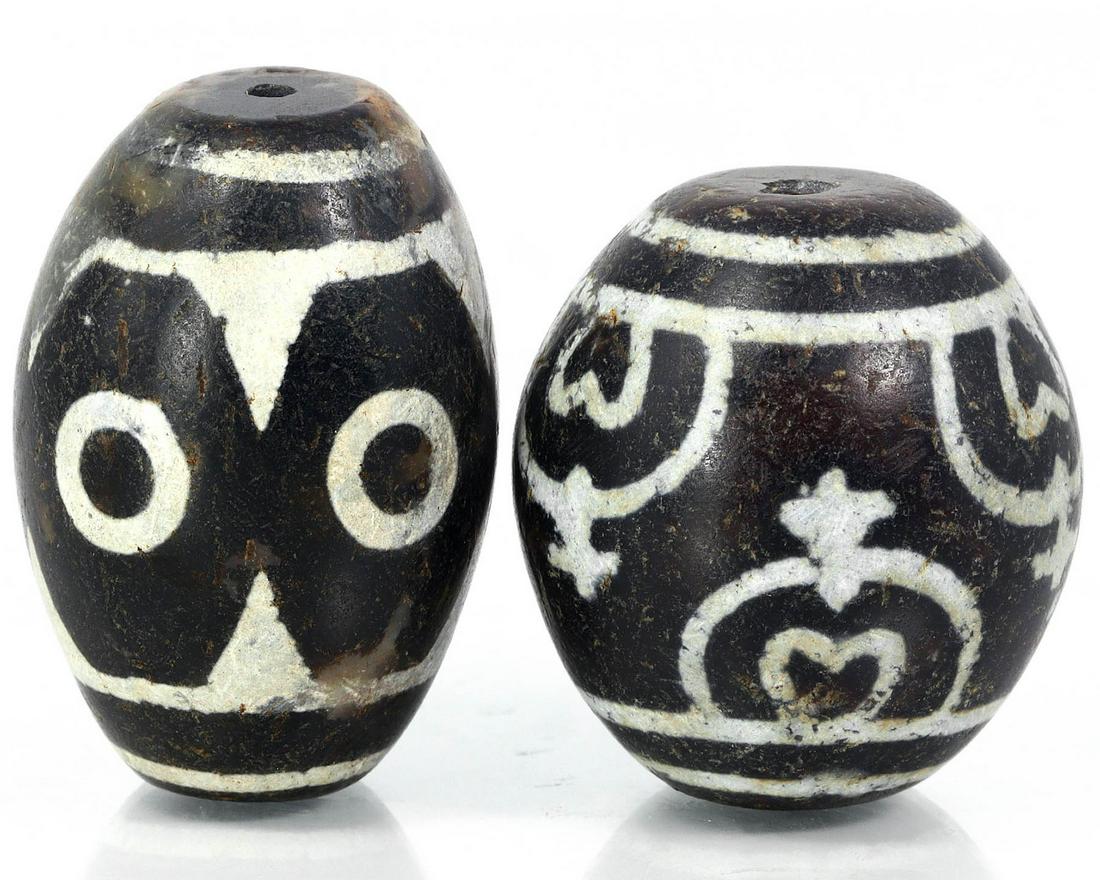 Group of 2 Chinese Tibetan Agate dZi Beads Asian Art Carving: Length: 1 37/64 inches Thousand Planet Auction House Season 2 Asian Treasure Hunt Auction, auction including Abstract Oil Painting, Sculptures & Carvings, Statues & Statuettes, Bust Carving, Signet Ri