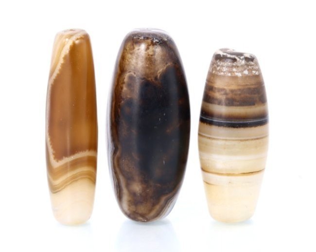 Three Vintage Western Asiatic Banded Agate Beads Near East Asian Art Antiques: Dimension: 50x22.7x22mm Thousand Planet Auction House Season 2 Asian Treasure Hunt Auction, auction including Abstract Oil Painting, Sculptures & Carvings, Statues & Statuettes, Bust Carving, Signet R