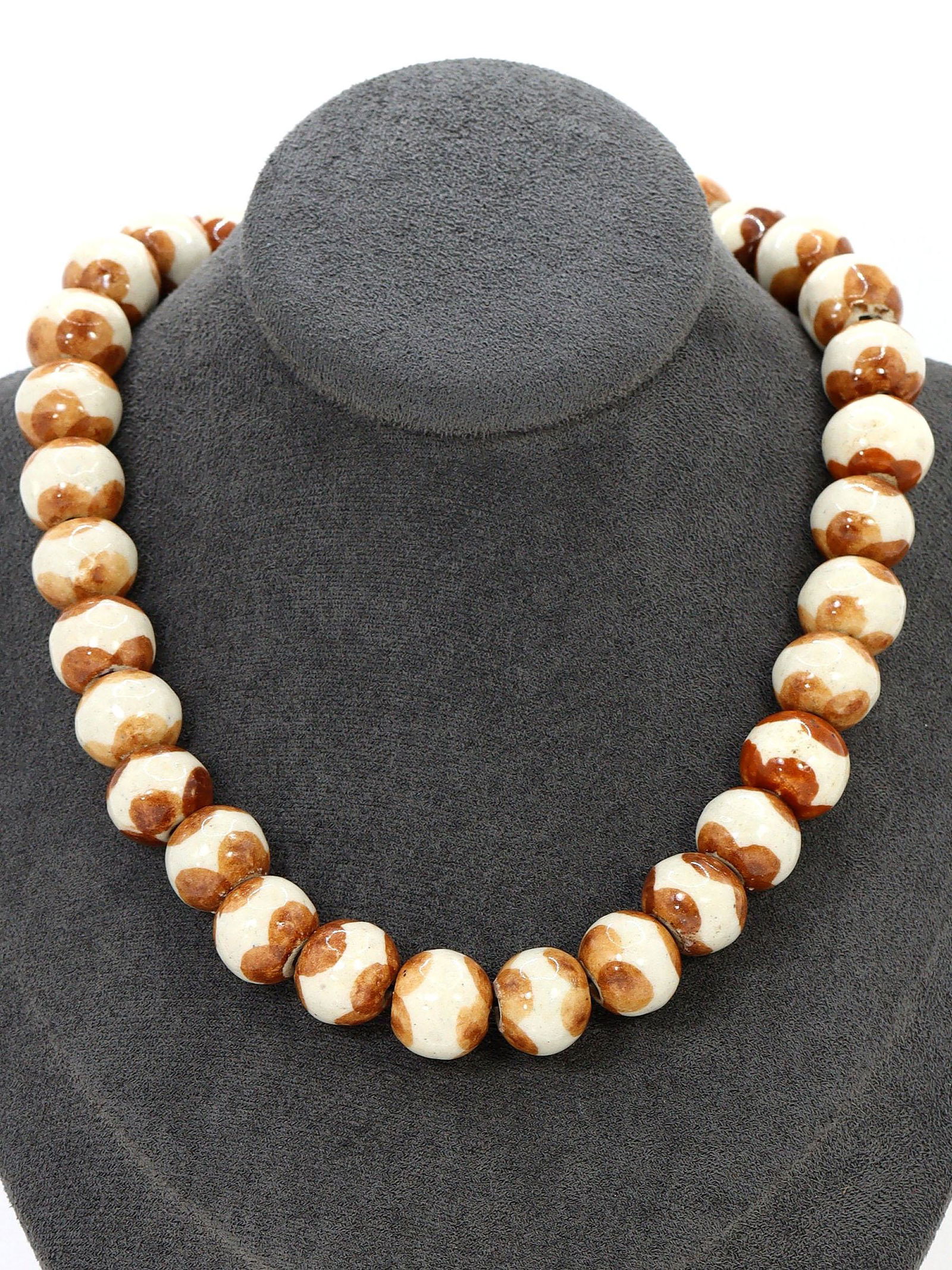 Murano Millefiori Glass Paperweights Venetian Art Glass Beads Necklace: Length: 15 3/4 inches Thousand Planet Auction House Season 2 Asian Treasure Hunt Auction, auction including Abstract Oil Painting, Sculptures & Carvings, Statues & Statuettes, Bust Carving, Signet Rin