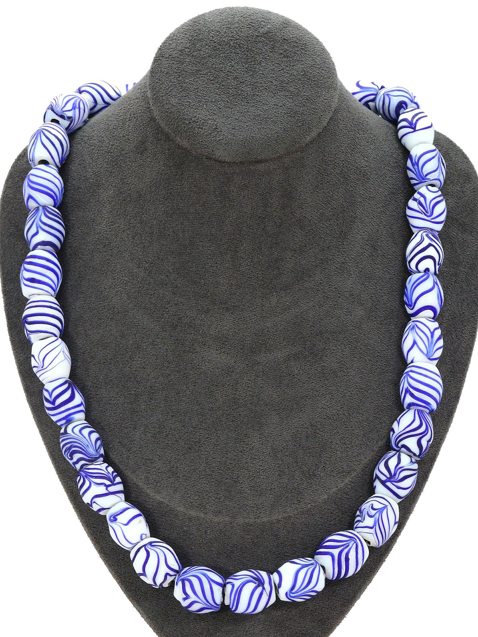 Murano Millefiori Glass Paperweights Venetian Art Glass Beads Necklace: Length: 25 13/64 inches Thousand Planet Auction House Season 2 Asian Treasure Hunt Auction, auction including Abstract Oil Painting, Sculptures & Carvings, Statues & Statuettes, Bust Carving, Signet R