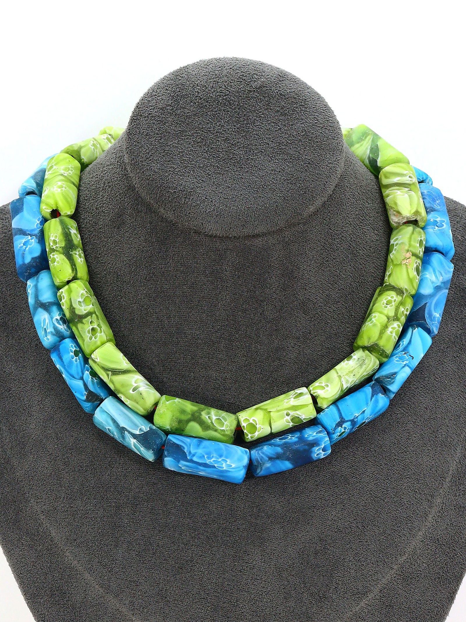 Murano Millefiori Glass Paperweights Venetian Art Glass Beads Necklace: Length: 17 21/64 inches Thousand Planet Auction House Season 2 Asian Treasure Hunt Auction, auction including Abstract Oil Painting, Sculptures & Carvings, Statues & Statuettes, Bust Carving, Signet R