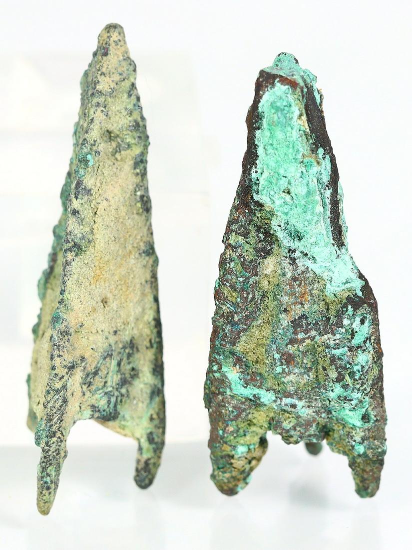 Ancient Roman Bronze Arrow Heads: Dimension: 32x8mm Thousand Planet Auction House Season 2 Asian Treasure Hunt Auction, auction including Abstract Oil Painting, Sculptures & Carvings, Statues & Statuettes, Bust Carving, Signet Rings,