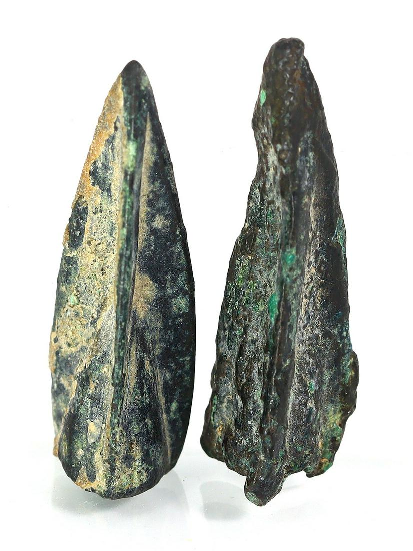 Ancient Roman Bronze Arrow Heads: Dimension: 25x7mm Thousand Planet Auction House Season 2 Asian Treasure Hunt Auction, auction including Abstract Oil Painting, Sculptures & Carvings, Statues & Statuettes, Bust Carving, Signet Rings,
