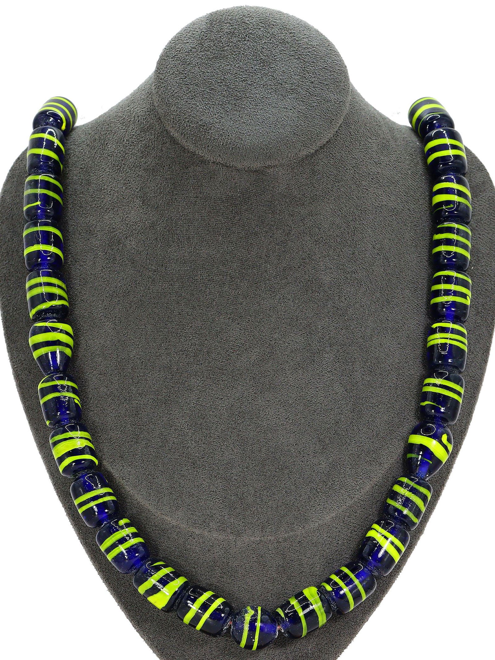 Murano Millefiori Glass Paperweights Venetian Art Glass Beads Necklace: Dimension: 26 49/64 inches Thousand Planet Auction House Season 2 Asian Treasure Hunt Auction, auction including Abstract Oil Painting, Sculptures & Carvings, Statues & Statuettes, Bust Carving, Signe