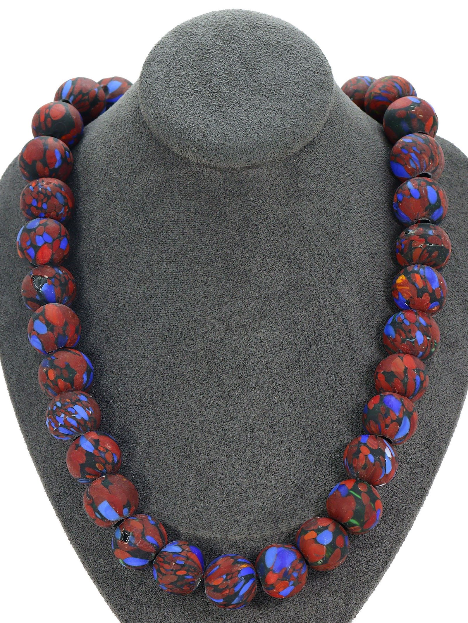 Murano Millefiori Glass Paperweights Venetian Art Glass Beads Necklace: Dimension: 24 13/32 inches Thousand Planet Auction House Season 2 Asian Treasure Hunt Auction, auction including Abstract Oil Painting, Sculptures & Carvings, Statues & Statuettes, Bust Carving, Signe