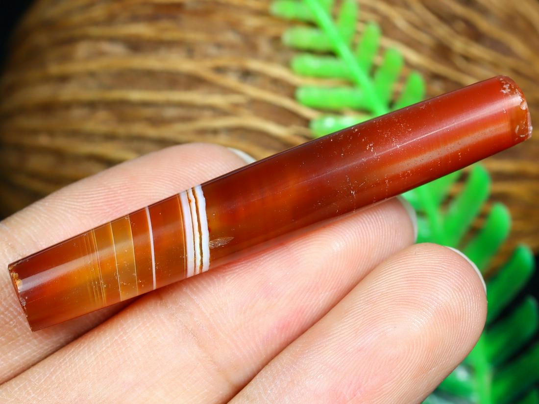 33Ct Antique Tibetan Pyu Banded Agate Chung dZi Beads Asian Art Carving Antique: Dimension: 54x8mm Natural History of Australian Opal & Mineral Auction by Thousand Planet Auction House featuring the beauty of Boulder Opal art in cabochon cutting and rough, well known Australian Li