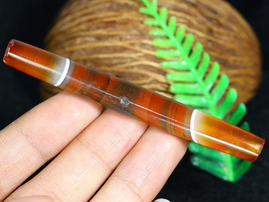 53Ct Antique Tibetan Pyu Banded Agate Chung dZi Beads Asian Art Carving Antique: Dimension: 77x9mm Natural History of Australian Opal & Mineral Auction by Thousand Planet Auction House featuring the beauty of Boulder Opal art in cabochon cutting and rough, well known Australian Li