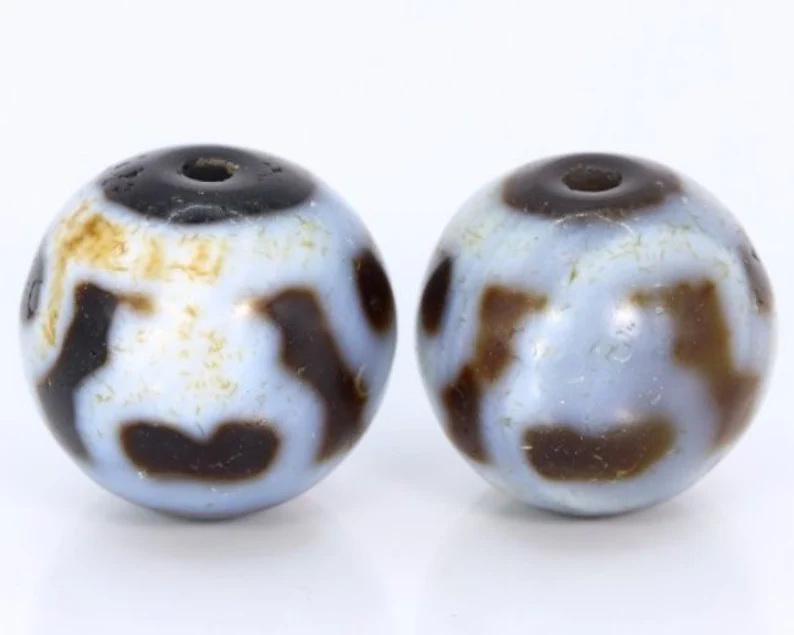 71Ct Two New Tibetan Round Shape Agate DZi Beads Himalayan Asian Art (1 of 4)