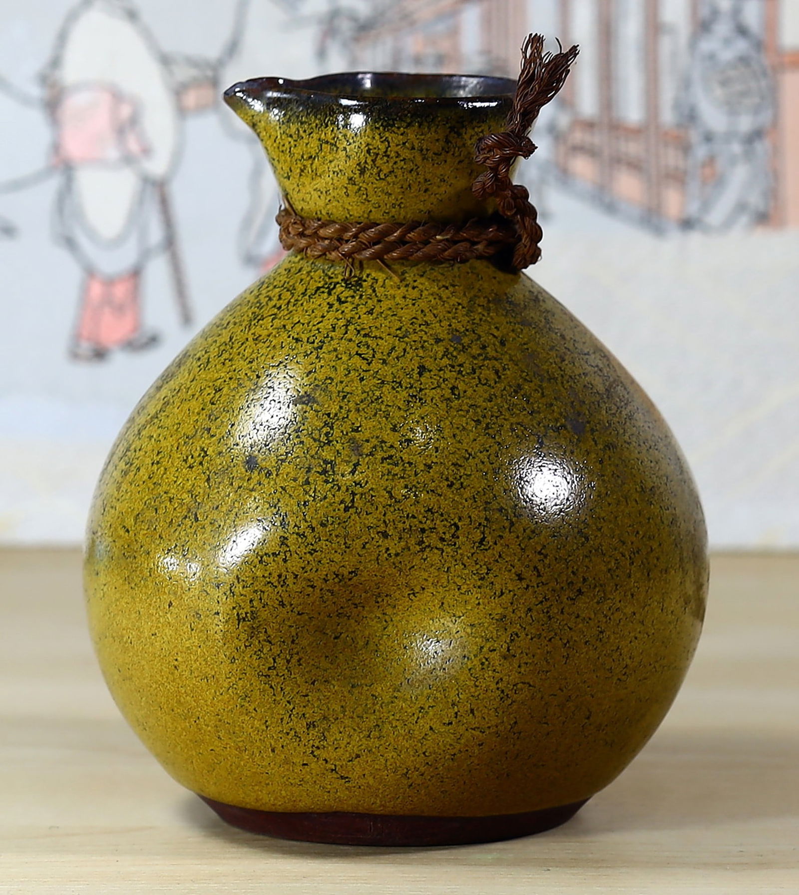 Vintage Japanese Ceramic Pottery Kayoi Tokkuri Sake Bottle: 10x12cm Weight: 288 grams (Before Packing) Thousand Planet Auction House Season 4: Ten2Go August Collection Auction. A bargain hunter's, fixer-upper's, and pack-rat's dream come true! Our Ten2Go "ware