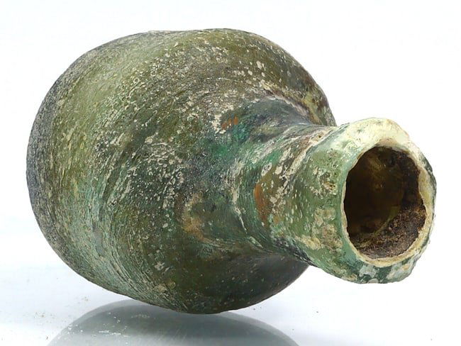 An Ancient Western Asiatic Roman Glass Unguentarium Flask Vessel Art Antique: 1 31/32 inches Weight: 13grams (Before Packing) Thousand Planet Auction House Season 4: Ten2Go August Collection Auction. A bargain hunter's, fixer-upper's, and pack-rat's dream come true! Our Ten2Go