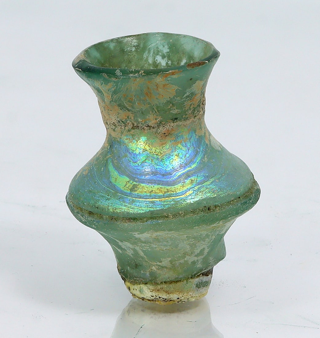 An Ancient Western Asiatic Roman Glass Unguentarium Flask Vessel Art Antique: 1 31/32 inches Weight: 20 grams (Before Packing) Thousand Planet Auction House Season 4: Ten2Go August Collection Auction. A bargain hunter's, fixer-upper's, and pack-rat's dream come true! Our Ten2Go