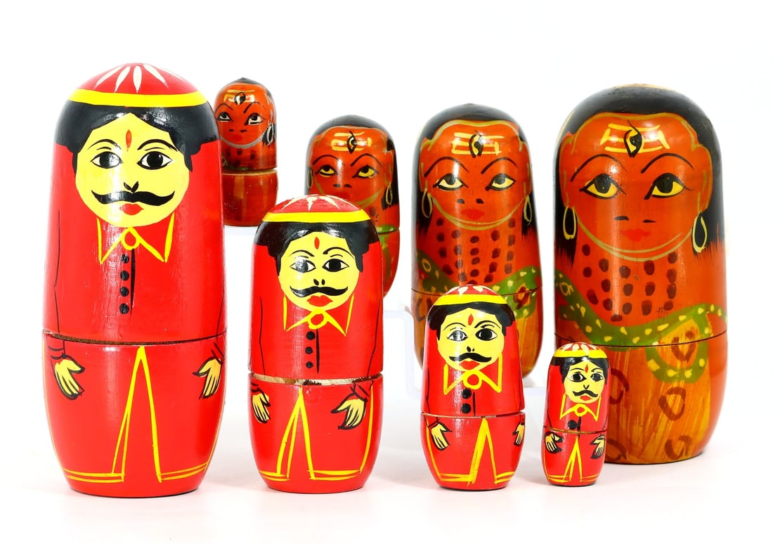 Set of 2 Wooden Nesting Dolls: 4x10cm Weight: 140 grams (Before Packing) Thousand Planet Auction House Season 4: Ten2Go August Collection Auction. A bargain hunter's, fixer-upper's, and pack-rat's dream come true! Our Ten2Go "wareh