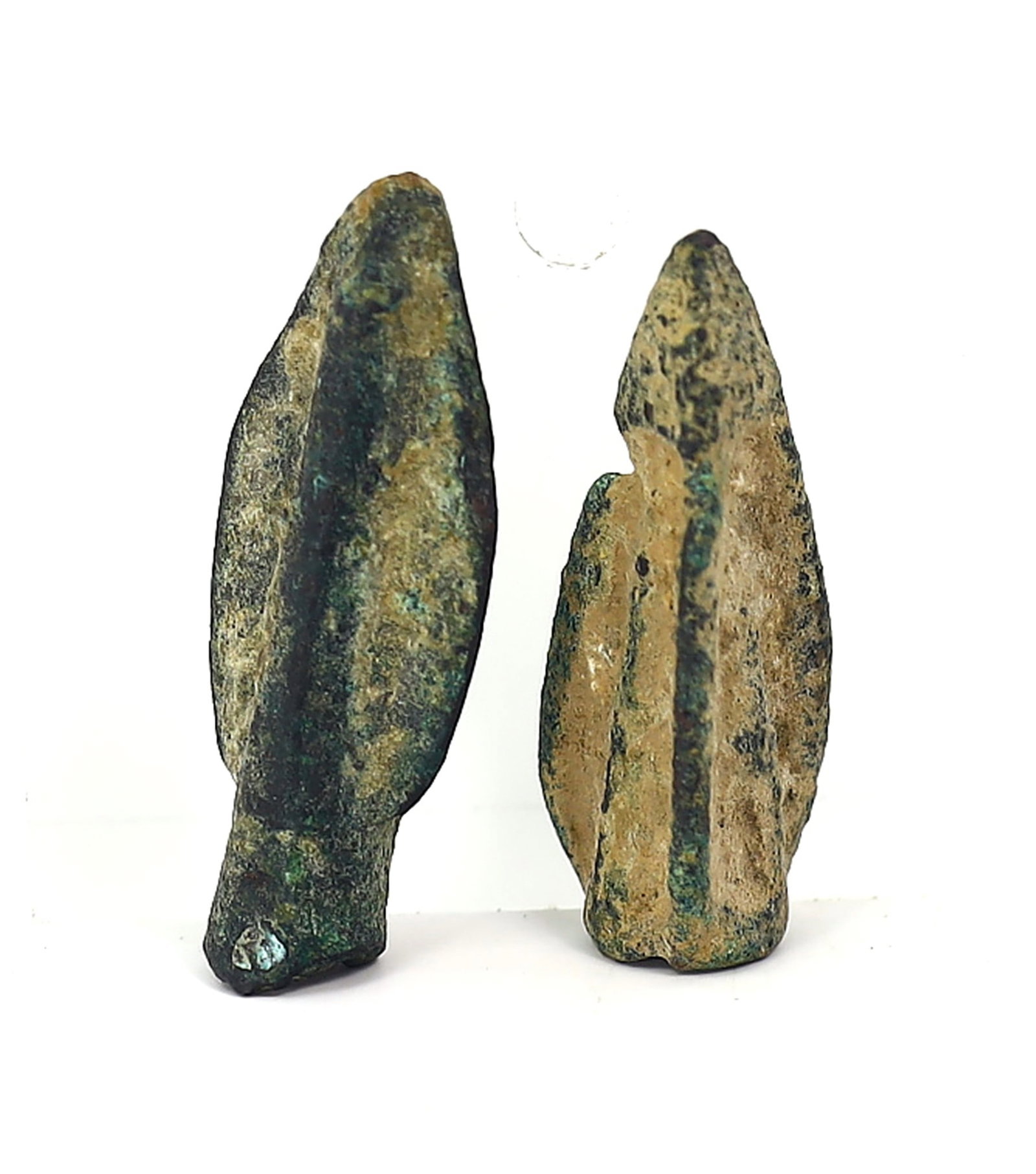Ancient Roman Bronze Arrow Heads: 24x26cm Weight: 27 grams (Before Packing) Thousand Planet Auction House Season 4: Ten2Go August Collection Auction. A bargain hunter's, fixer-upper's, and pack-rat's dream come true! Our Ten2Go "wareh