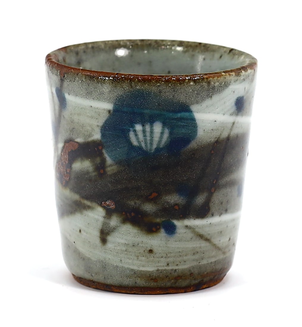 Japanese Artistic Signed Liquor Ware Sake Cup: 4x4.5cm Weight: 44 grams (Before Packing) Thousand Planet Auction House Season 4: Ten2Go August Collection Auction. A bargain hunter's, fixer-upper's, and pack-rat's dream come true! Our Ten2Go "wareh