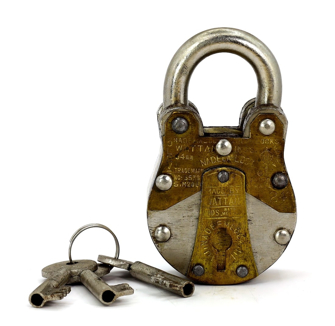 Vintage Old Functionable Lock with Useable Keys HEAVY (1 of 2)