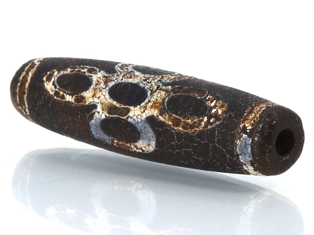 A Chinese Tibetan Etched Agate Chung Eyes dZi Bead: 12x48mm Weight: 57 carat (Before Packing) Thousand Planet Auction House Season 5: Ten2Go Antique Beads Collection Auction. A bargain hunter's, fixer-upper's, and pack-rat's dream come true! Our Ten2Go