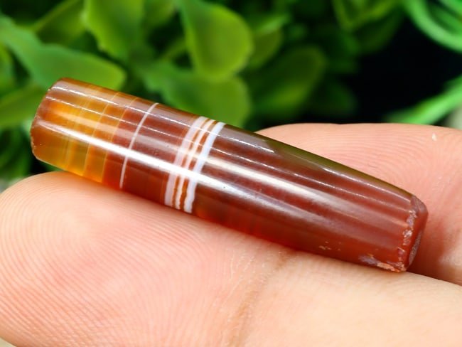 Antique Vintage Old Tibetan Pyu Striped Agate Carnelian Bead: 36.8x8.7mm Weight: 24 carat (Before Packing) Thousand Planet Auction House Season 5: Ten2Go Antique Beads Collection Auction. A bargain hunter's, fixer-upper's, and pack-rat's dream come true! Our Ten