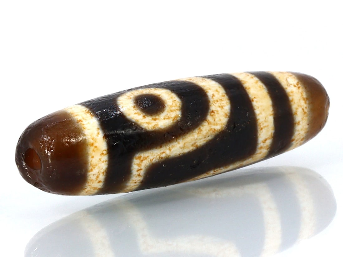 A Chinese Tibetan Etched Agate Chung Eyes dZi Bead: 11x38mm Weight: 35 carat (Before Packing) Thousand Planet Auction House Season 5: Ten2Go Antique Beads Collection Auction. A bargain hunter's, fixer-upper's, and pack-rat's dream come true! Our Ten2Go