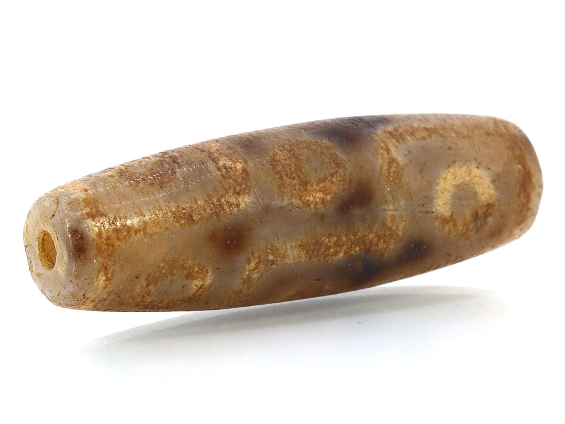A Chinese Tibetan Etched Agate Chung Eyes dZi Bead: 14x44mm Weight: 71 carat (Before Packing) Thousand Planet Auction House Season 5: Ten2Go Antique Beads Collection Auction. A bargain hunter's, fixer-upper's, and pack-rat's dream come true! Our Ten2Go