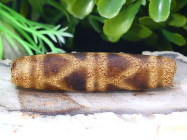 A Chinese Tibetan Etched Agate Tiger Tooth dZi Bead: 11x49mm Weight: 53 carat (Before Packing) Thousand Planet Auction House Season 5: Ten2Go Antique Beads Collection Auction. A bargain hunter's, fixer-upper's, and pack-rat's dream come true! Our Ten2Go