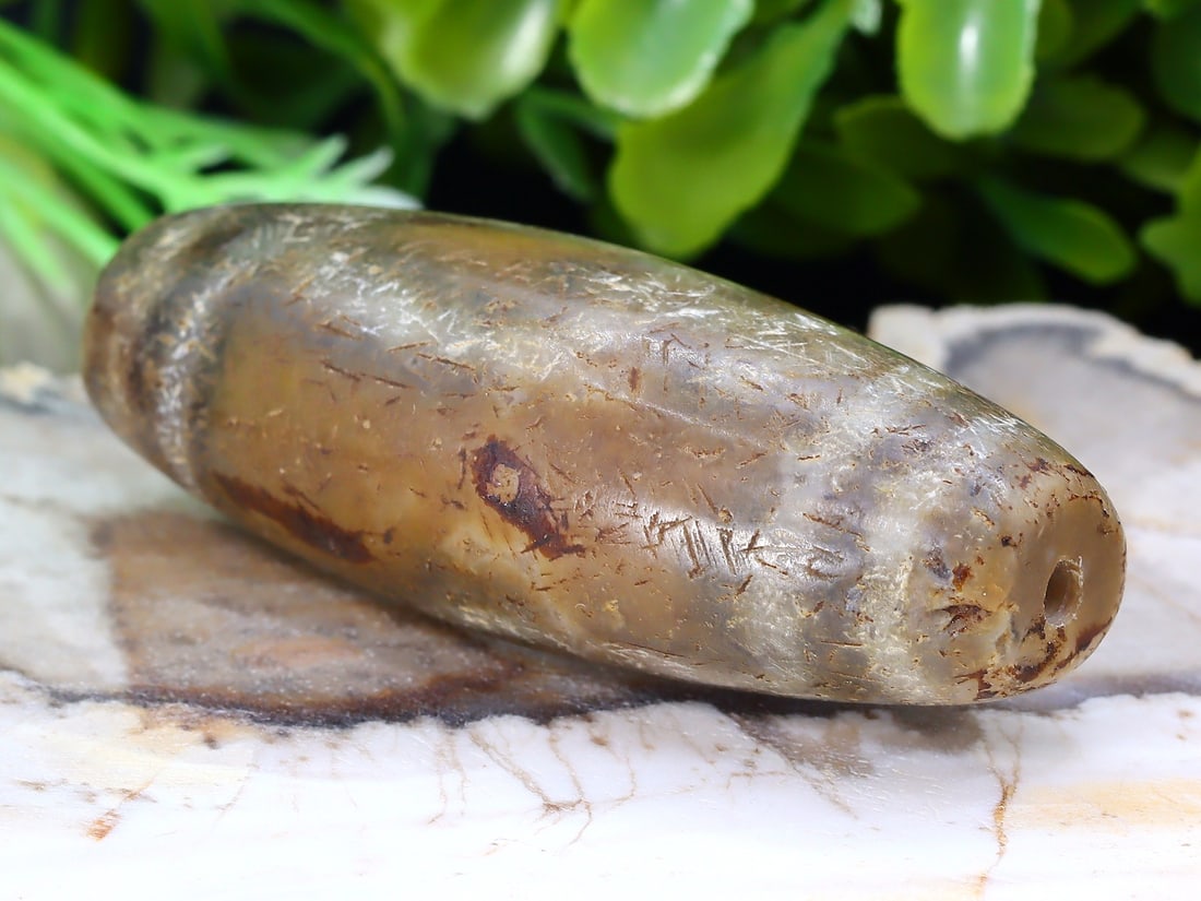 A Chinese Tibetan Etched Agate Chung Eyes dZi Bead: 22x54mm Weight: 170 carat (Before Packing) Thousand Planet Auction House Season 5: Ten2Go Antique Beads Collection Auction. A bargain hunter's, fixer-upper's, and pack-rat's dream come true! Our Ten2G