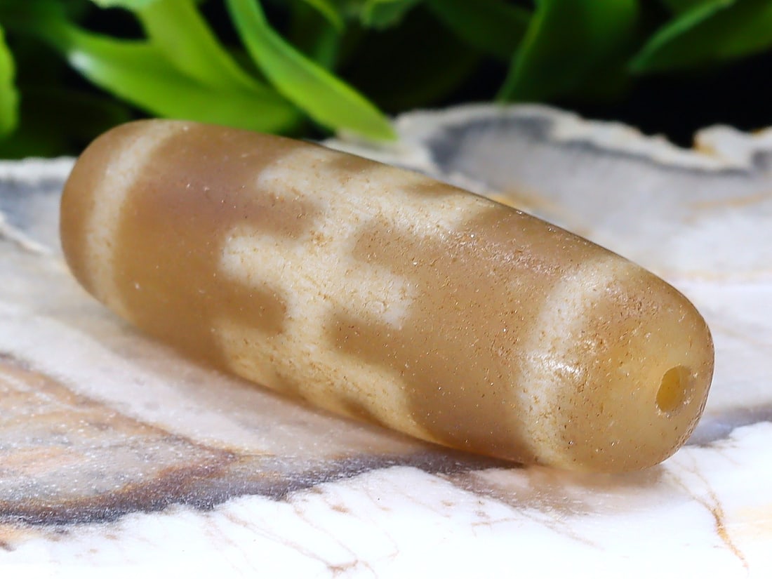 A Chinese Tibetan Etched Agate Chung Eyes dZi Bead: 13x58mm Weight: 54 carat (Before Packing) Thousand Planet Auction House Season 5: Ten2Go Antique Beads Collection Auction. A bargain hunter's, fixer-upper's, and pack-rat's dream come true! Our Ten2Go