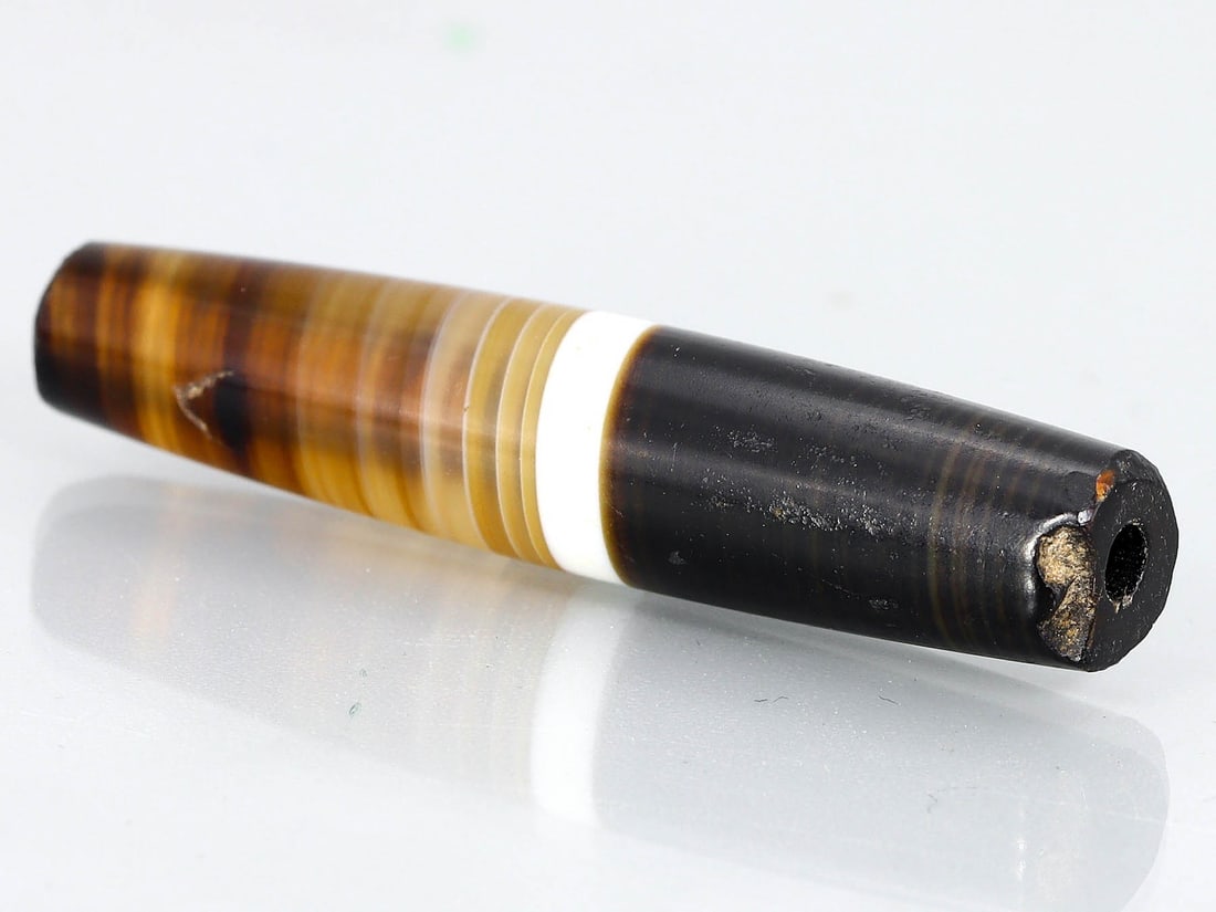 Antique Vintage Old Agate Carnelian Beads: 41.1x8.5mm Weight: 23.2 carat (Before Packing) Thousand Planet Auction House Season 5: Ten2Go Antique Beads Collection Auction. A bargain hunter's, fixer-upper's, and pack-rat's dream come true! Our T