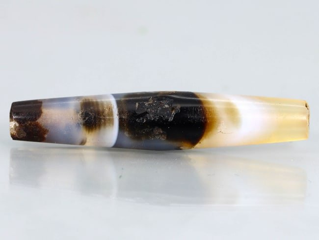 Antique Vintage Old Agate Carnelian Beads: 44.6x8.5mm Weight: 23.5 carat (Before Packing) Thousand Planet Auction House Season 5: Ten2Go Antique Beads Collection Auction. A bargain hunter's, fixer-upper's, and pack-rat's dream come true! Our T